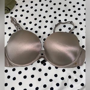 Victoria Secret very sexy push up bra 36C Light grey
